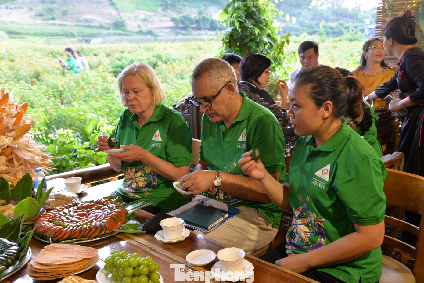 Đoàn chuyên gia UNESCO khảo sát địa điểm Trạm dừng chân Hoa Hồi - đối tác của Công viên địa chất Lạng Sơn. Ảnh: Duy Chiến. Đoàn chuyên gia UNESCO khảo sát địa điểm Trạm dừng chân Hoa Hồi - đối tác của Công viên địa chất Lạng Sơn. Ảnh: Duy Chiến.