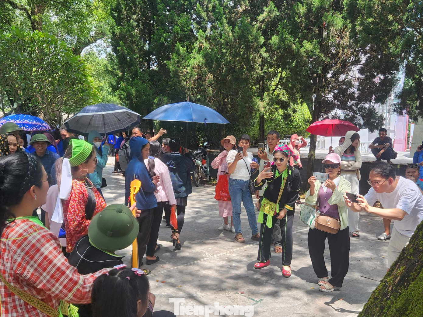 Buổi hát giao duyên ở thành phố Lạng Sơn tạo nên bầu không khí sôi động, vui vẻ. (Ảnh: Duy Chiến)