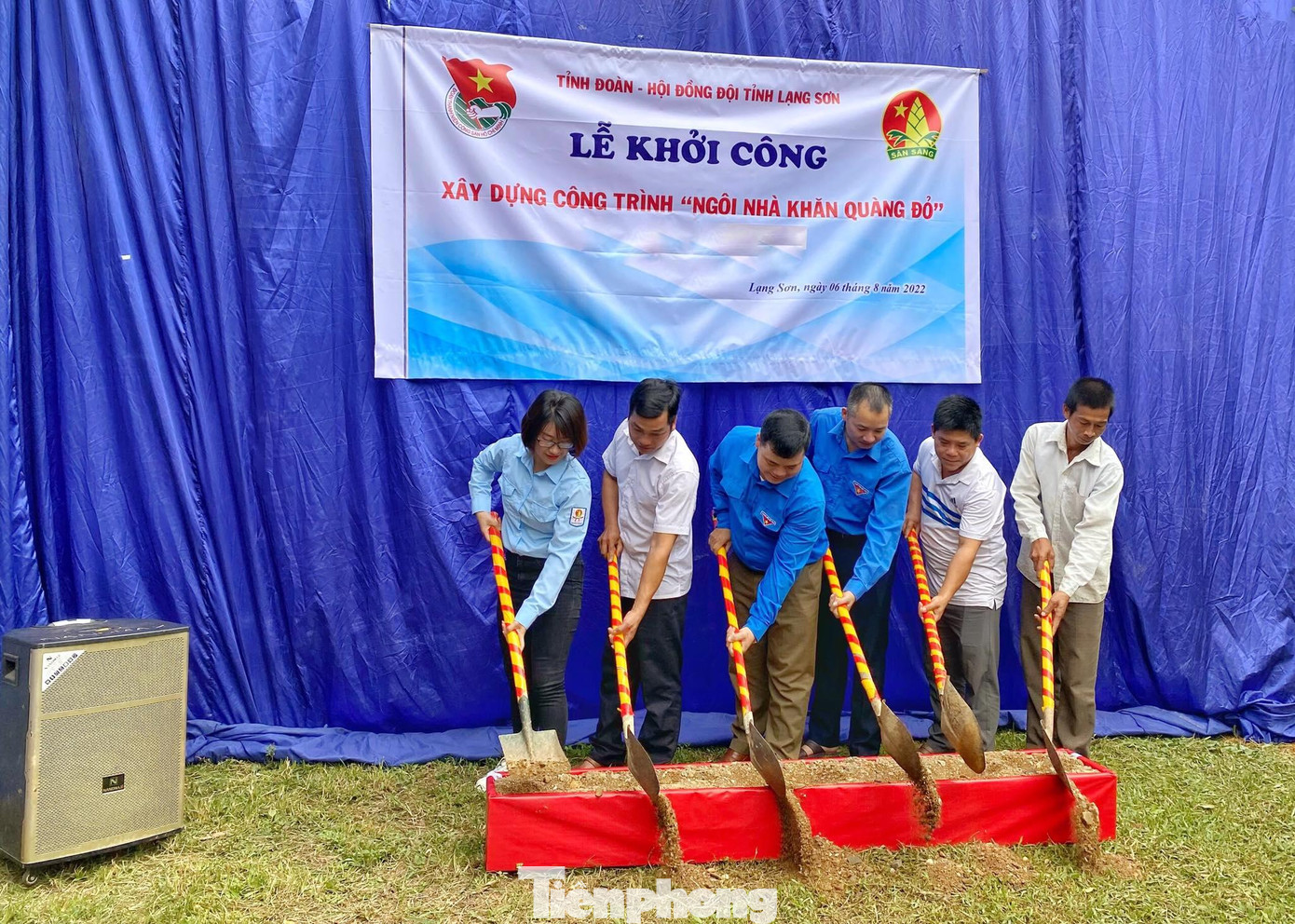 Nghi lễ Khởi công xây dựng "Ngôi nhà khăn quàng đỏ" -Ảnh: Duy Chiến