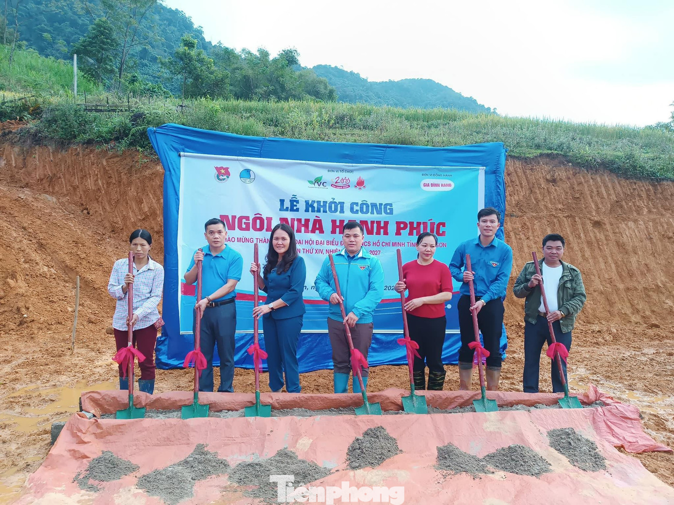 Nghi lễ động thổ khởi công xây dựng "Ngôi nhà hạnh phúc" - Ảnh: Duy Chiến Nghi lễ động thổ khởi công xây dựng "Ngôi nhà hạnh phúc" - Ảnh: Duy Chiến