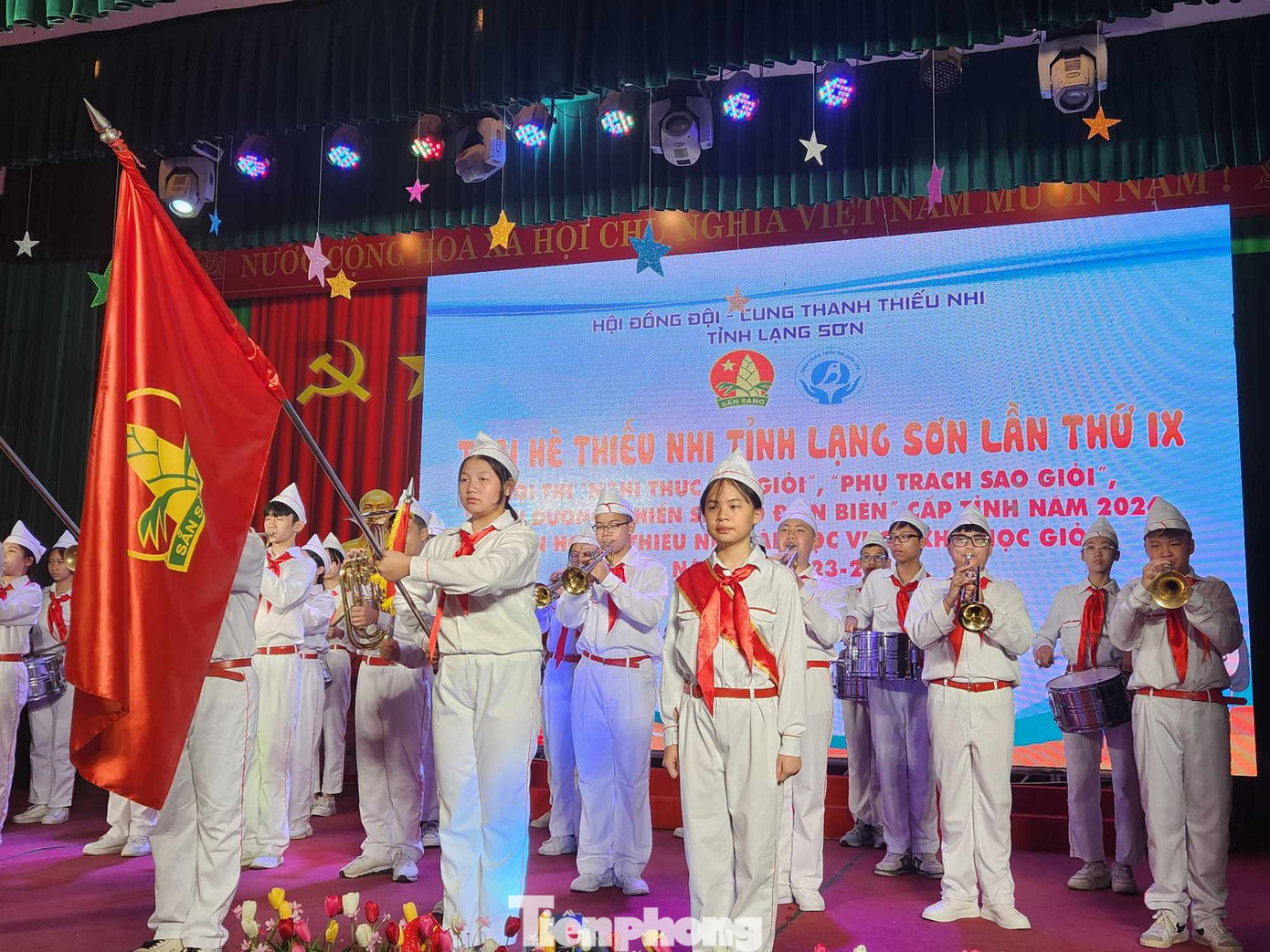 Thực hành nghi thức Đội. Ảnh: Duy Chiến