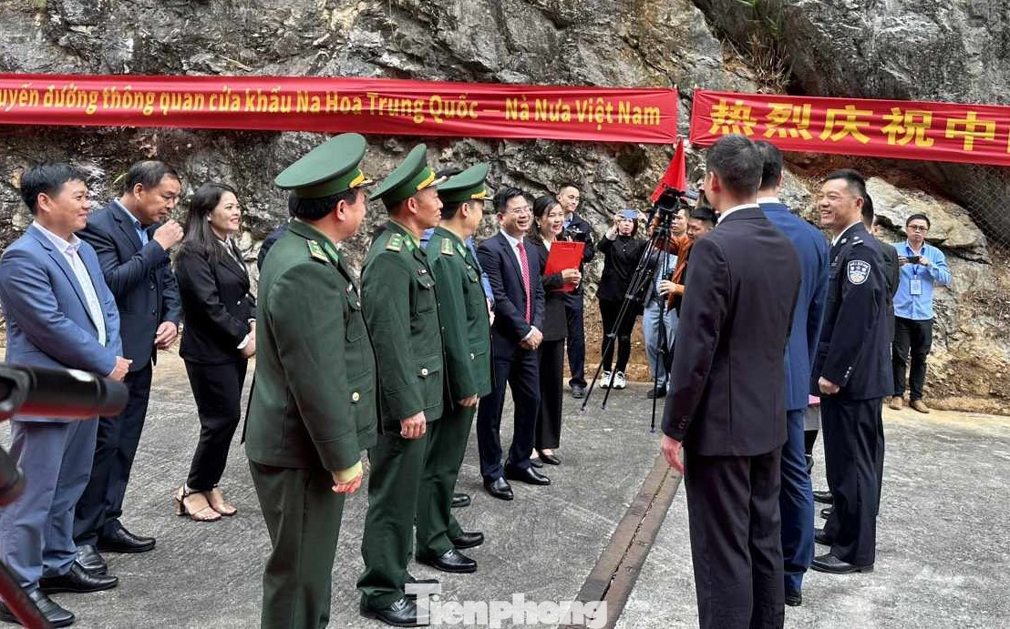 Hai bên thường xuyên có sự trao đổi, hợp tác nhằm tháo gỡ những khó khăn, thúc đẩy kinh tế biên mậu phát triển. Ảnh: Duy Chiến. Hai bên thường xuyên có sự trao đổi, hợp tác nhằm tháo gỡ những khó khăn, thúc đẩy kinh tế biên mậu phát triển. Ảnh: Duy Chiến.