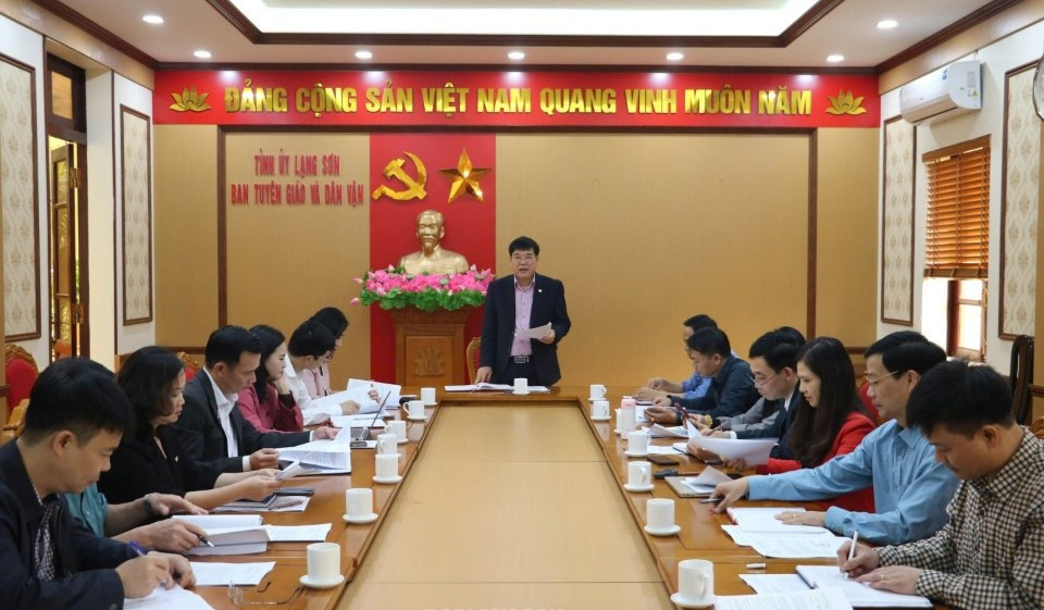 Ông Nguyễn Trọng Sơn - Phó Trưởng Ban Thường trực Ban Tuyên giáo và Dân vận Tỉnh ủy Lạng Sơn chủ trì, kết luận cuộc họp.