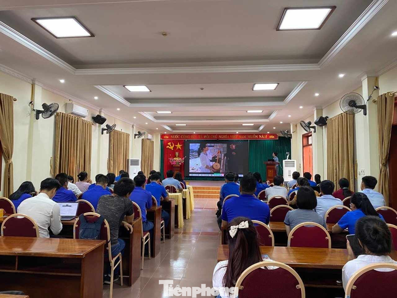 Đông đảo cán bộ, đoàn viên trên địa bàn Lạng Sơn tham gia chương trình. Ảnh: Duy Chiến