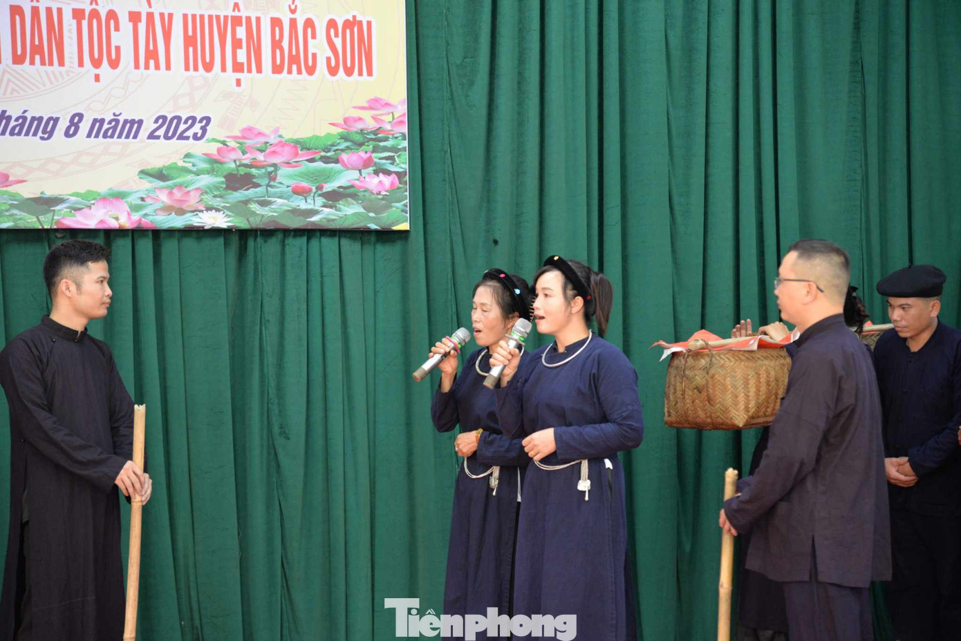 Giao lưu, đối đáp Quan Lang ở huyện Bắc Sơn, tỉnh Lạng Sơn. Ảnh: Duy Chiến Giao lưu, đối đáp Quan Lang ở huyện Bắc Sơn, tỉnh Lạng Sơn. Ảnh: Duy Chiến