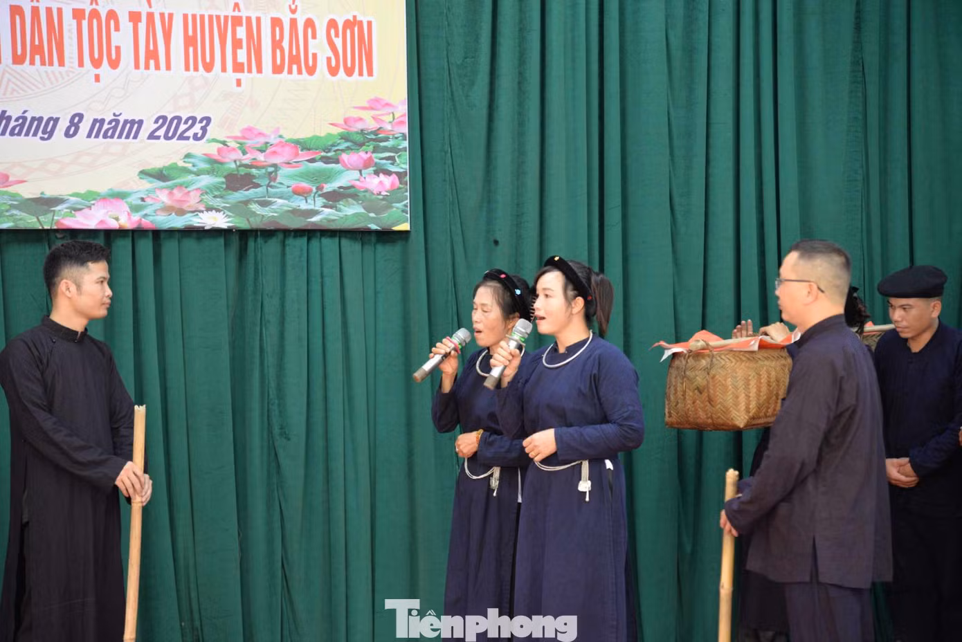 Giao lưu, đối đáp Quan Lang ở huyện Bắc Sơn, tỉnh Lạng Sơn. Ảnh: Duy Chiến Giao lưu, đối đáp Quan Lang ở huyện Bắc Sơn, tỉnh Lạng Sơn. Ảnh: Duy Chiến