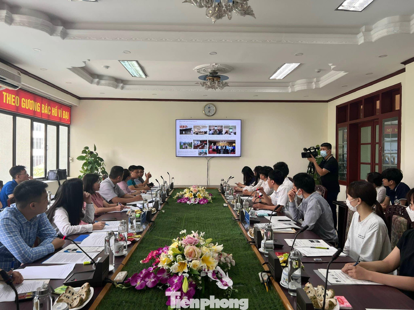 Các đại biểu xem những hình ảnh ghi lại thành quả của Dự án - Ảnh: Duy Chiến Các đại biểu xem những hình ảnh ghi lại thành quả của Dự án - Ảnh: Duy Chiến