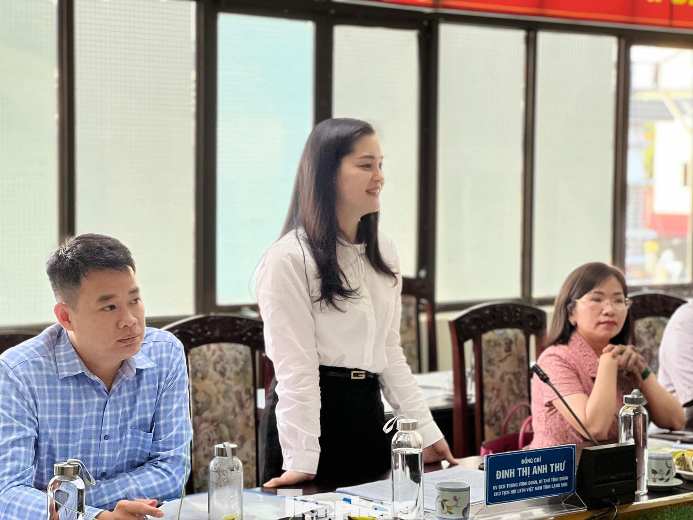 Chị Đinh Thị Anh Thư, Bí thư Tỉnh Đoàn Lạng Sơn (đứng) phát biểu tại buổi làm việc - Ảnh: Duy Chiến Chị Đinh Thị Anh Thư, Bí thư Tỉnh Đoàn Lạng Sơn (đứng) phát biểu tại buổi làm việc - Ảnh: Duy Chiến