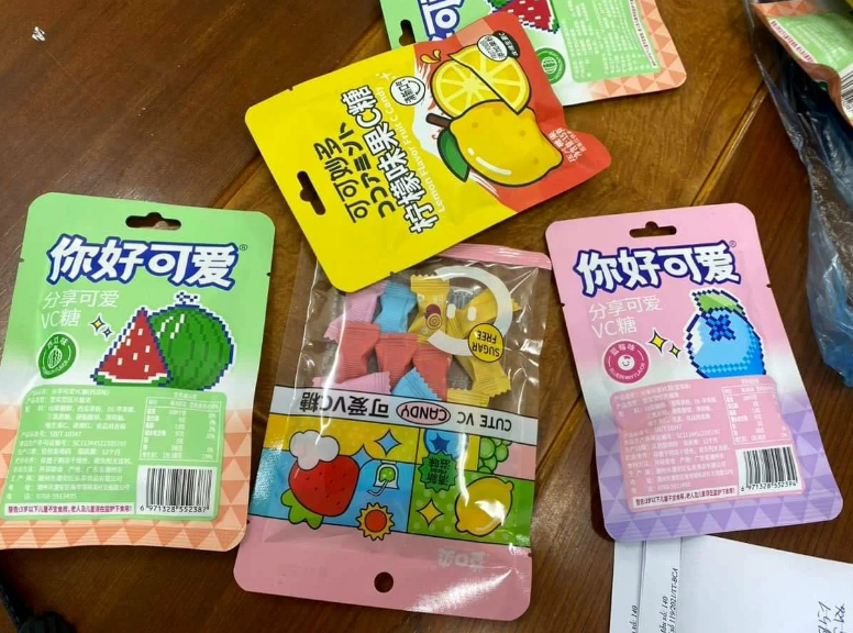 Một số mẫu kẹo được thu giữ.