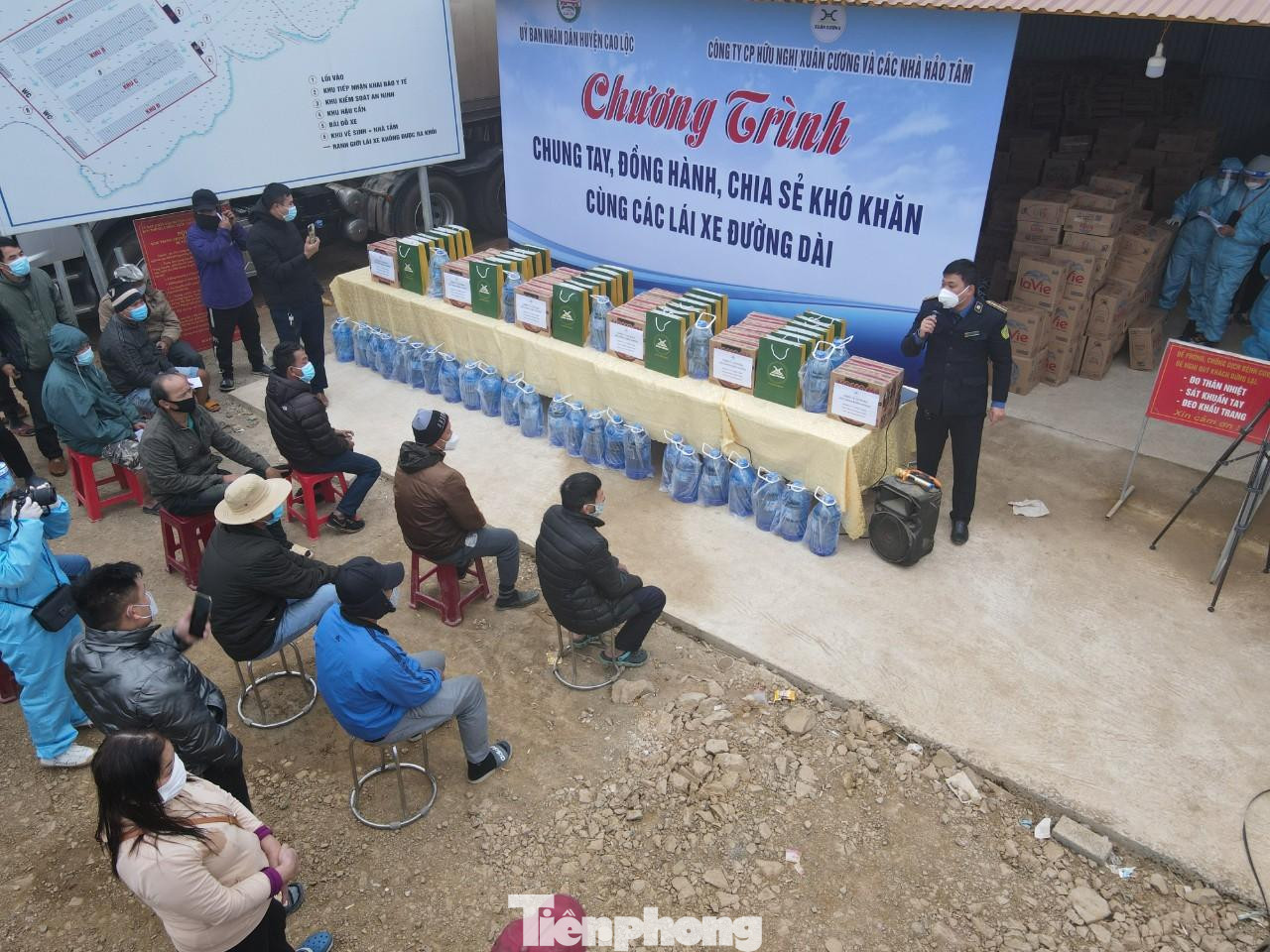 Chương trình đồng hành, chia sẻ cùng lái xe được tổ chức đảm bảo an toàn phòng chống dịch nghiêm túc -Ảnh: Duy Chiến Chương trình đồng hành, chia sẻ cùng lái xe được tổ chức đảm bảo an toàn phòng chống dịch nghiêm túc -Ảnh: Duy Chiến