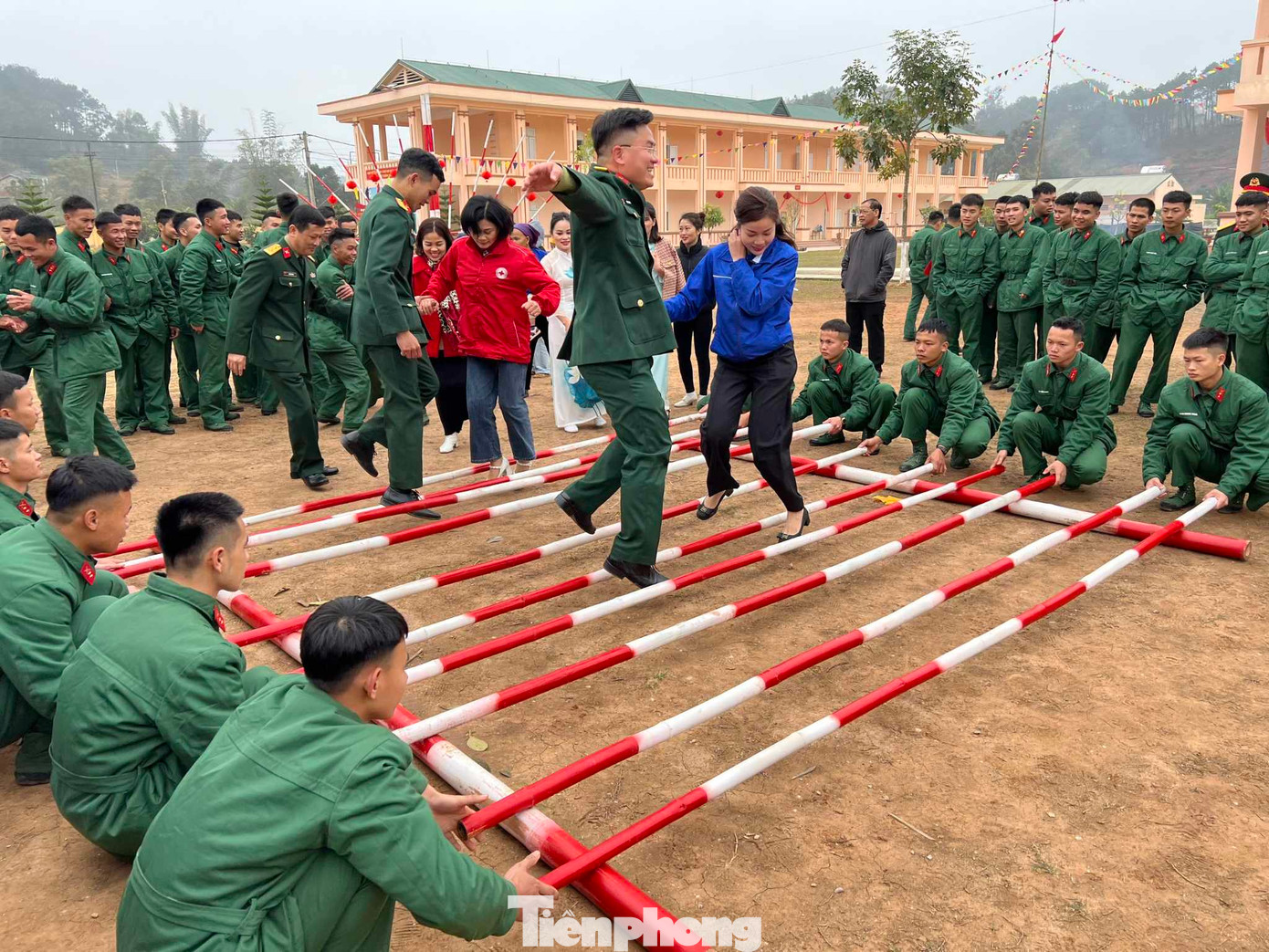 Quân dân cùng nhảy sạp vui xuân. Ảnh: Duy Chiến Quân dân cùng nhảy sạp vui xuân. Ảnh: Duy Chiến