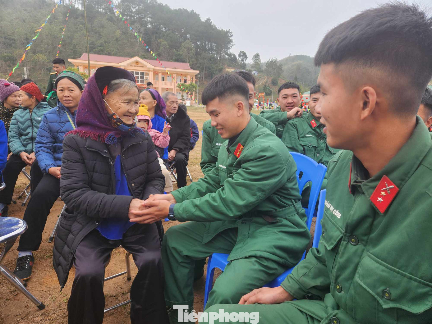 Thắm tình đoàn kết quân- dân. Ảnh: Duy Chiến Thắm tình đoàn kết quân- dân. Ảnh: Duy Chiến