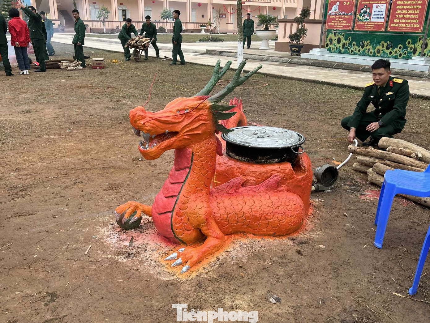 Sáng tạo đắp hình linh vật ấn tượng. Ảnh: Duy Chiến Sáng tạo đắp hình linh vật ấn tượng. Ảnh: Duy Chiến