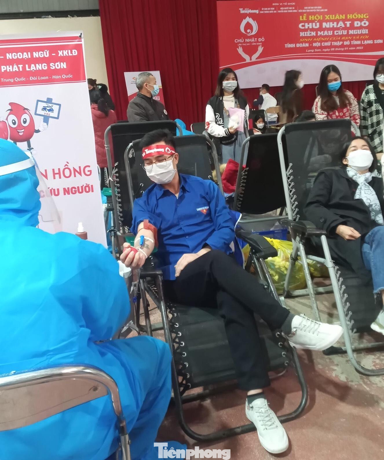 Đoàn viên Nguyễn Tuấn Anh tham gia hiến máu trong chương trình Chủ nhật Đỏ- Lễ hội xuân Hồng tổ chức tại Lạng Sơn năm 2022 - Ảnh: Duy Chiến Đoàn viên Nguyễn Tuấn Anh tham gia hiến máu trong chương trình Chủ nhật Đỏ- Lễ hội xuân Hồng tổ chức tại Lạng Sơn năm 2022 - Ảnh: Duy Chiến