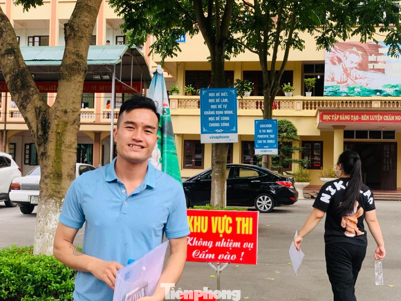 Rời điểm thi tại Trường THPT Việt Bắc, Nguyễn Tuấn Anh cho biết các bài thi làm khá tốt - Ảnh: Duy Chiến Rời điểm thi tại Trường THPT Việt Bắc, Nguyễn Tuấn Anh cho biết các bài thi làm khá tốt - Ảnh: Duy Chiến