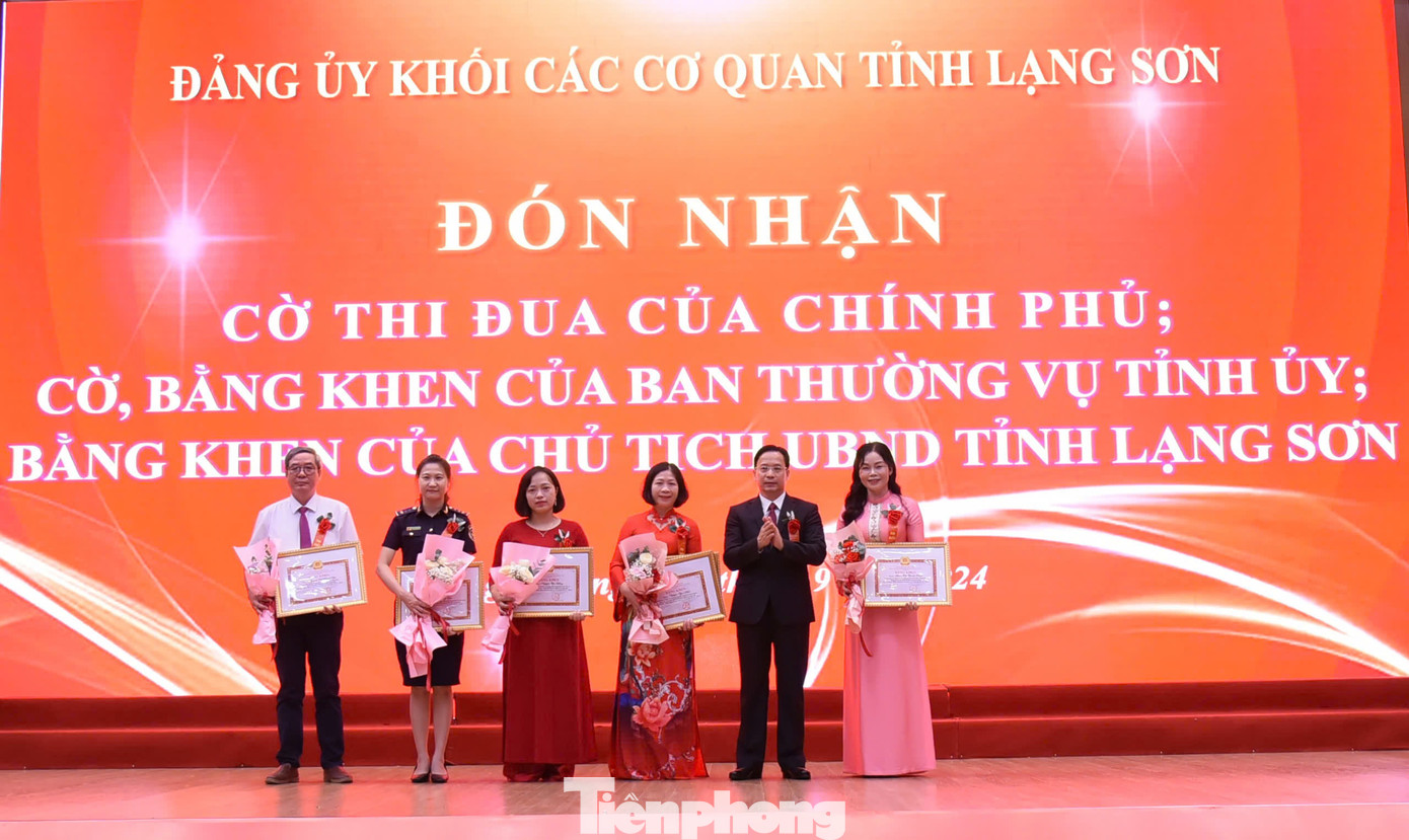 Các tập thể, cá nhân nhận Bằng khen của Ban Thường vụ Tỉnh ủy Lạng Sơn.