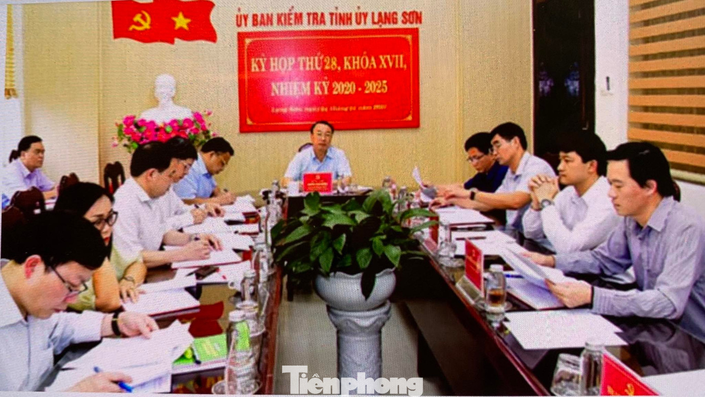 Ủy ban Kiểm tra tỉnh ủy Lạng Sơn họp kỳ 28 xem xét những dấu hiệu vi phạm của tổ chức, cá nhân có dấu hiệu vi phạm .Ảnh: LS. Ủy ban Kiểm tra tỉnh ủy Lạng Sơn họp kỳ 28 xem xét những dấu hiệu vi phạm của tổ chức, cá nhân có dấu hiệu vi phạm .Ảnh: LS.