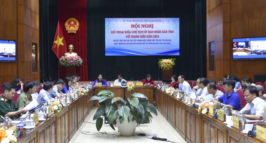 Quang cảnh Hội nghị đối thoại của Chủ tịch tỉnh Cao Bằng với thanh niên. Ảnh: D.L