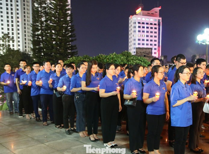 Tuổi trẻ Thái Nguyên thắp nến tri ân. Tuổi trẻ Thái Nguyên thắp nến tri ân.
