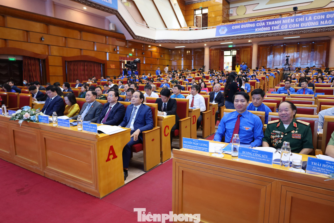 Đại biểu Trung ương, địa phương dự đại hội (Ảnh: Duy Chiến)