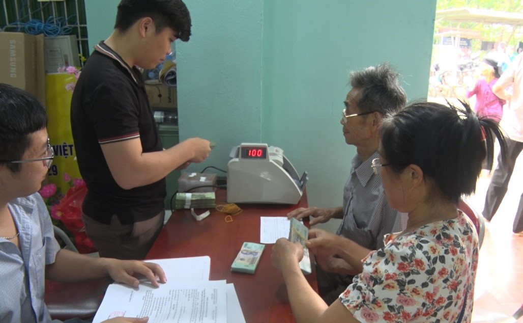 Với công tác tuyên truyền, vận động, hiện nay gần 100% người dân bị ảnh hưởng bởi dự án ở Tràng Định đã nhận tiền bồi thường, bàn giao mặt bằng thi công dự án. Với công tác tuyên truyền, vận động, hiện nay gần 100% người dân bị ảnh hưởng bởi dự án ở Tràng Định đã nhận tiền bồi thường, bàn giao mặt bằng thi công dự án.