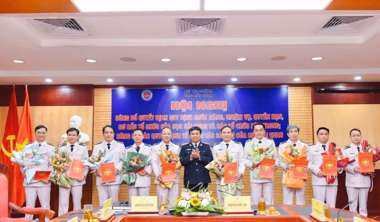 Công bố quyết định bổ nhiệm lãnh đạo các Cục Hải quan khu vực.