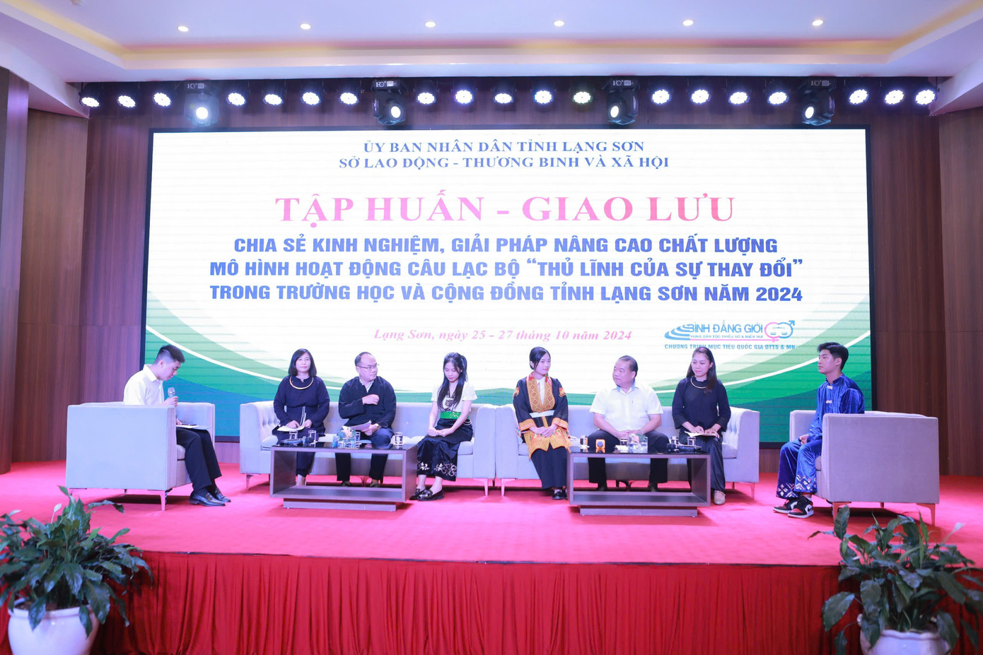 Giao lưu, trao đổi kinh nghiệm hoạt động "Câu lạc bộ thủ lĩnh của sự thay đổi" Giao lưu, trao đổi kinh nghiệm hoạt động "Câu lạc bộ thủ lĩnh của sự thay đổi"