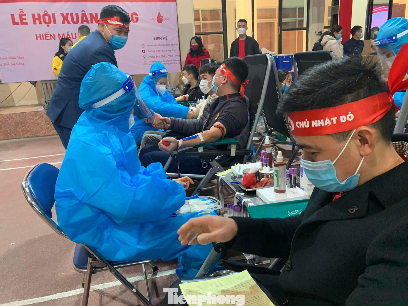 Có nhiều thanh niên đã hiến máu lần thứ 10 -Ảnh: Duy Chiến