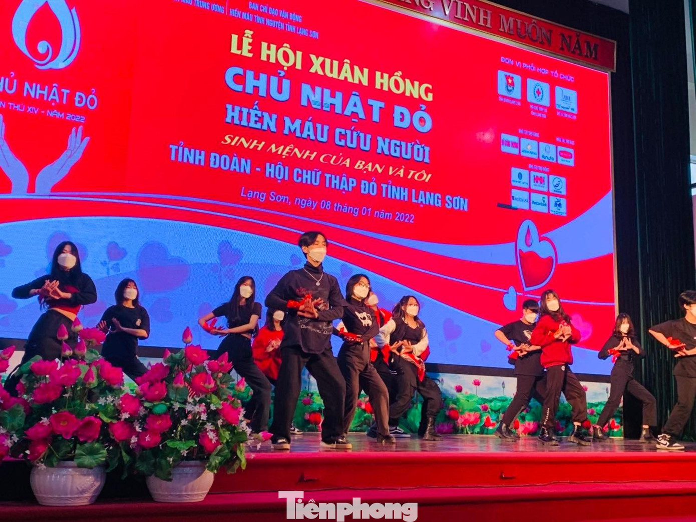 Sôi nổi sức trẻ, sẵn sàng thiện nguyện hiến máu vì cộng đồng -Ảnh: Duy Chiến