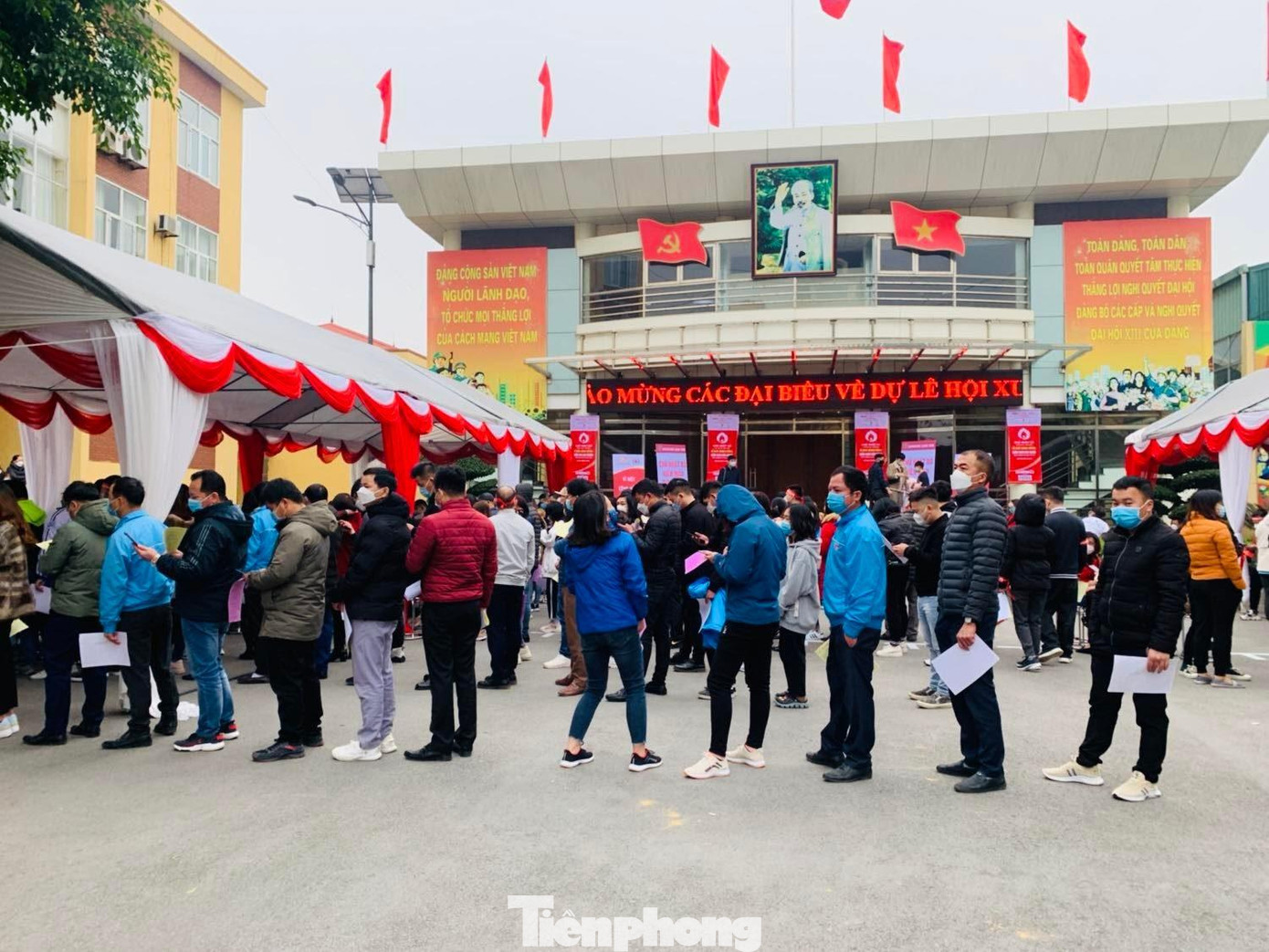 Xếp hàng chờ xét nghiệm