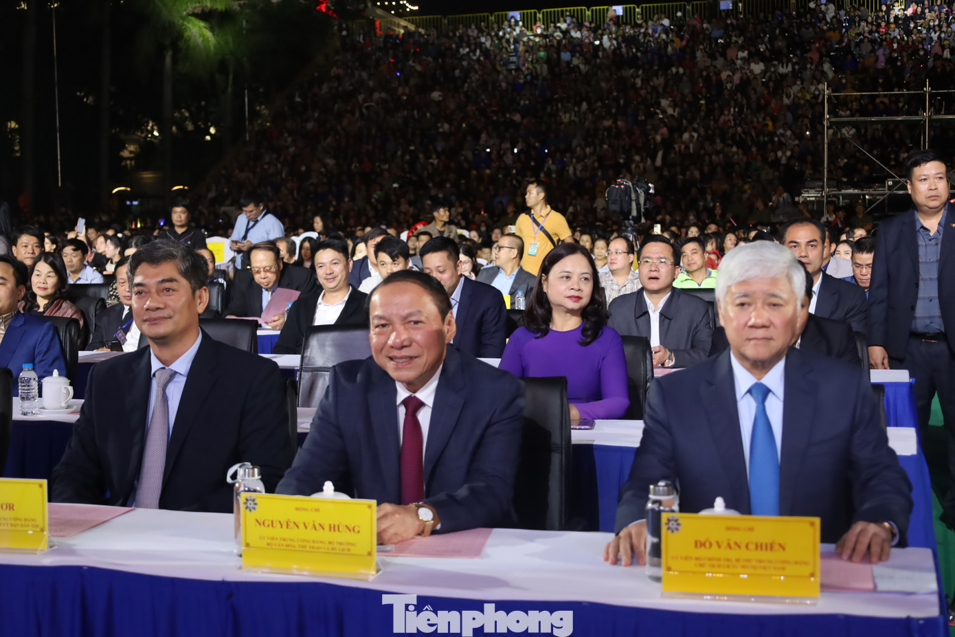 Lãnh đạo Đảng, nhà nước, Bộ ban ngành trung ương tham dự Khai mạc. Ảnh: Duy Chiến.