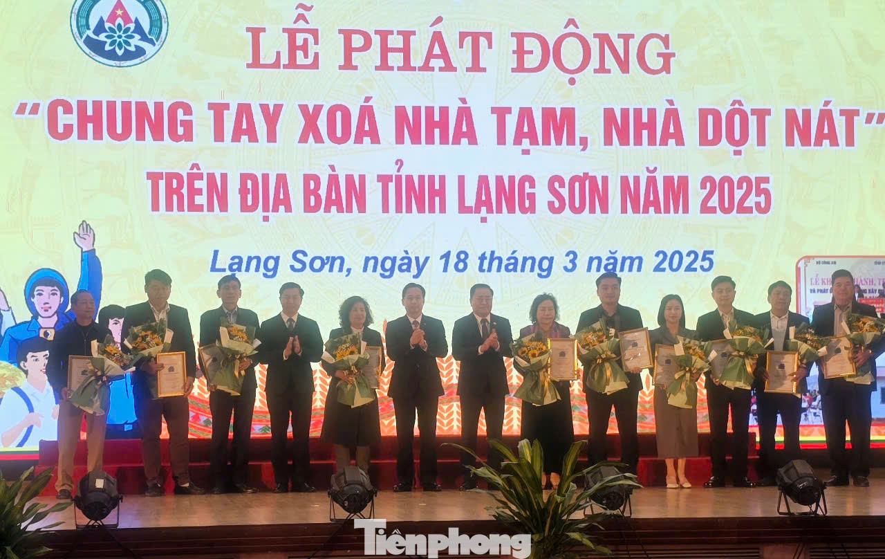 Đông đảo cán bộ, chiến sỹ, cộng đồng doanh nghiệp và nhân dân Lạng Sơn tham gia ủng hộ, tham gia chương trình “Chung tay xóa nhà tạm, nhà dột nát “ trên địa bàn tỉnh Lạng Sơn năm 2025.