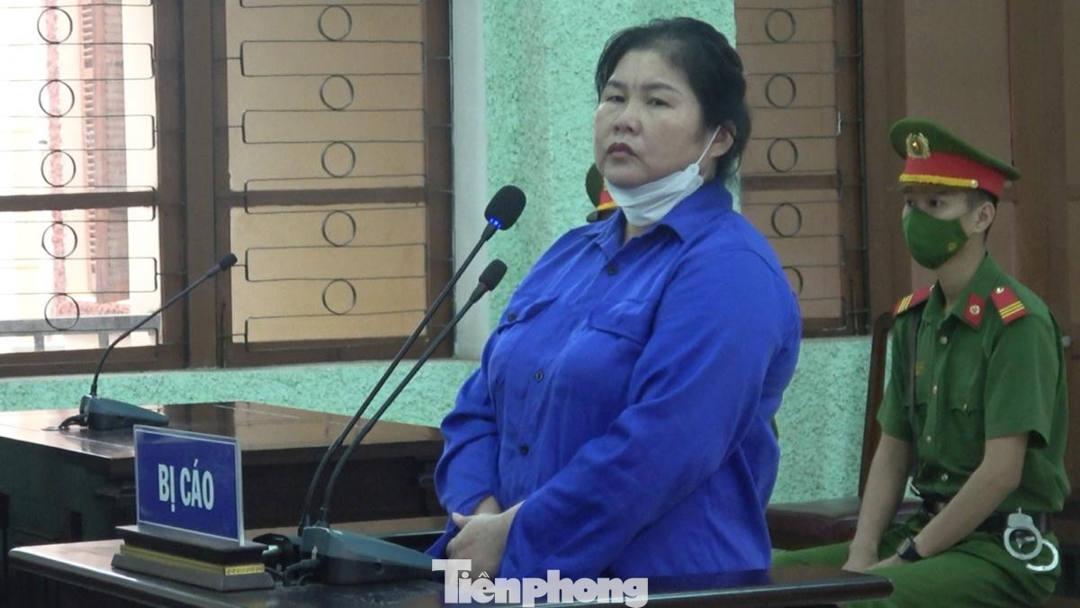 Bị cáo Nông Thị Huệ ra tòa lĩnh án 15 năm tù -Ảnh: TL