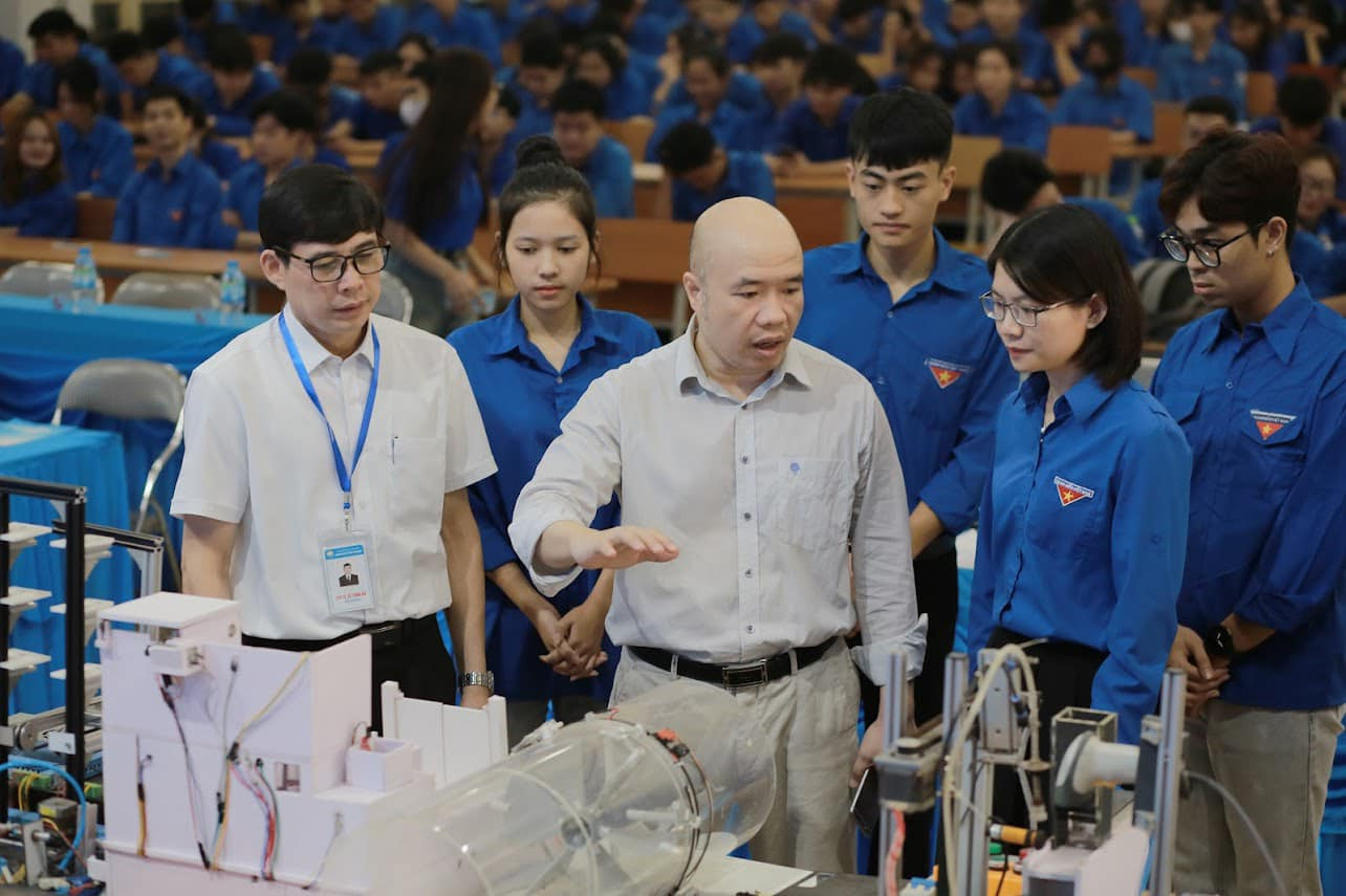 Các chuyên gia, Ban giám khảo đánh giá cao sự sáng tạo của thanh niên.