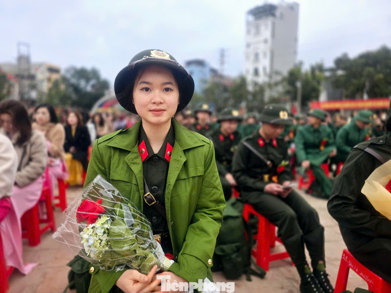 Hoàng Thị Ngọc Linh (SN 2001), tốt nghiệp Đại học Thương mại, Phó Bí thư Đoàn khối Đại Thắng, phường Chi Lăng, thành phố Lạng Sơn xung phong vào lực lượng Công an. Ảnh: Duy Chiến Hoàng Thị Ngọc Linh (SN 2001), tốt nghiệp Đại học Thương mại, Phó Bí thư Đoàn khối Đại Thắng, phường Chi Lăng, thành phố Lạng Sơn xung phong vào lực lượng Công an. Ảnh: Duy Chiến