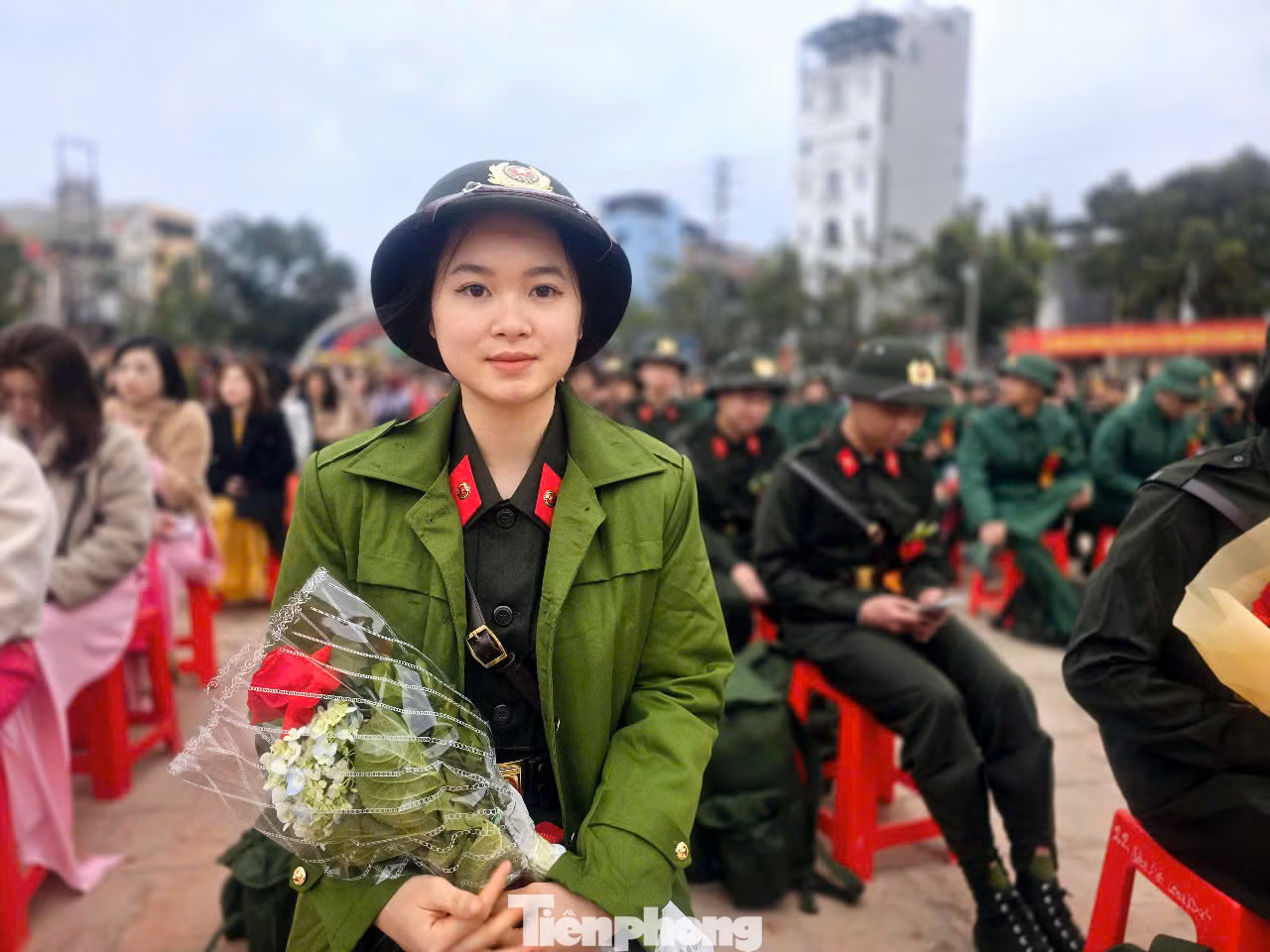 Hoàng Thị Ngọc Linh (SN 2001), tốt nghiệp Đại học Thương mại, Phó Bí thư Đoàn khối Đại Thắng, phường Chi Lăng, thành phố Lạng Sơn xung phong vào lực lượng Công an. Ảnh: Duy Chiến