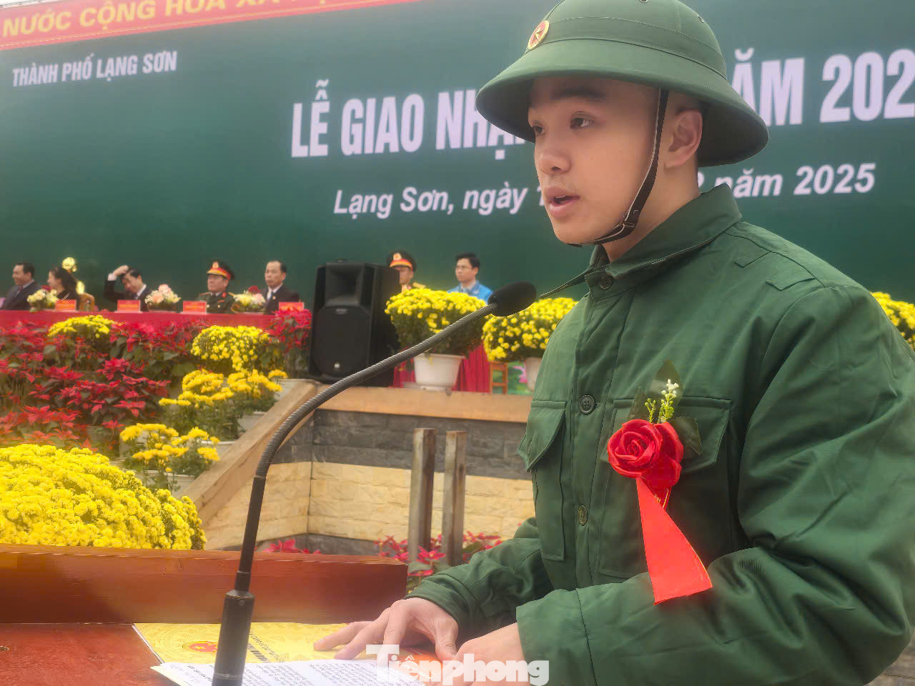 Tân binh nguyễn Hoàng Khôi Nguyên (thành phố Lạng Sơn) biểu thị sự quyết tâm nỗ lực rèn luyện, vượt khó khăn, hoàn thành xuất sắc mọi nhiệm vụ. Tân binh nguyễn Hoàng Khôi Nguyên (thành phố Lạng Sơn) biểu thị sự quyết tâm nỗ lực rèn luyện, vượt khó khăn, hoàn thành xuất sắc mọi nhiệm vụ.