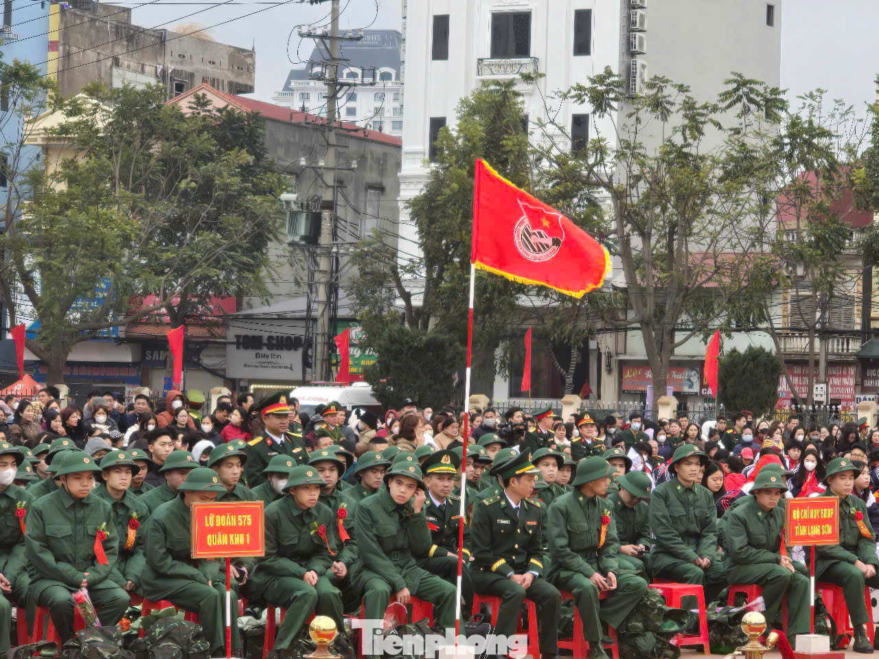 Tự hào là lớp trẻ xứ Lạng tòng quân xây dựng và bảo vệ quê hương, đất nước. Tự hào là lớp trẻ xứ Lạng tòng quân xây dựng và bảo vệ quê hương, đất nước.