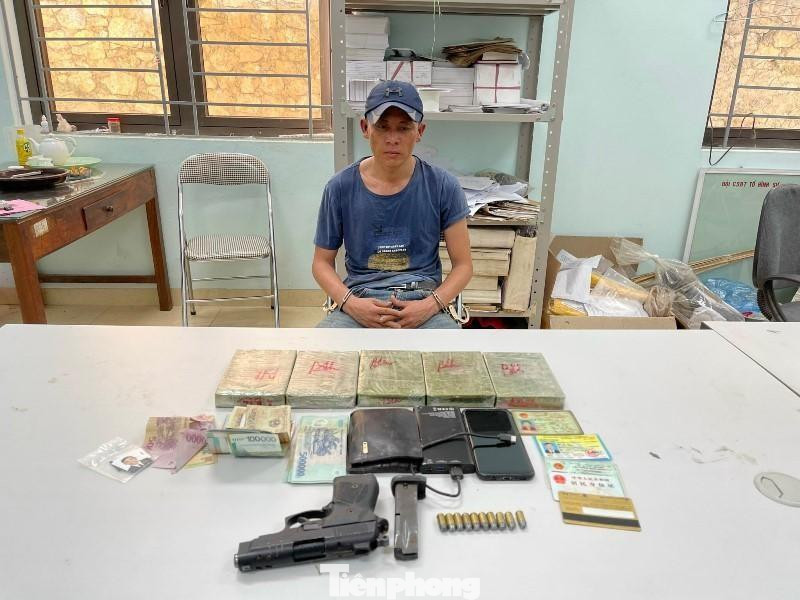 Đối tượng Tú tại cơ quan công an -Ảnh: CB Đối tượng Tú tại cơ quan công an -Ảnh: CB