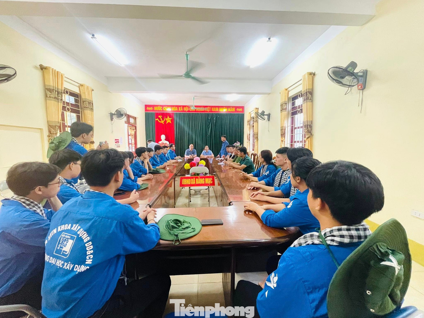 Gặp mặt các tình nguyện viên, thống nhất các công trình, phần việc thanh niên.