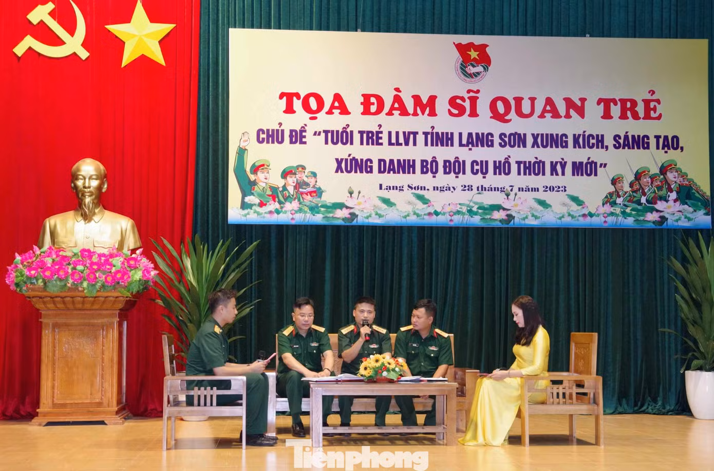 Các sĩ quan trẻ Lạng Sơn bộc bạch tâm tình. Ảnh: Duy Chiến