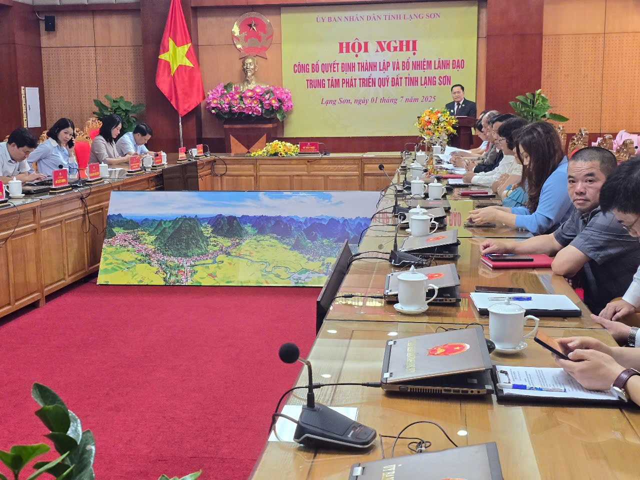 Quang cảnh Hội nghị thành lập Trung tâm Phát triển quỹ đất tỉnh Lạng Sơn. Ảnh: Duy Chiến