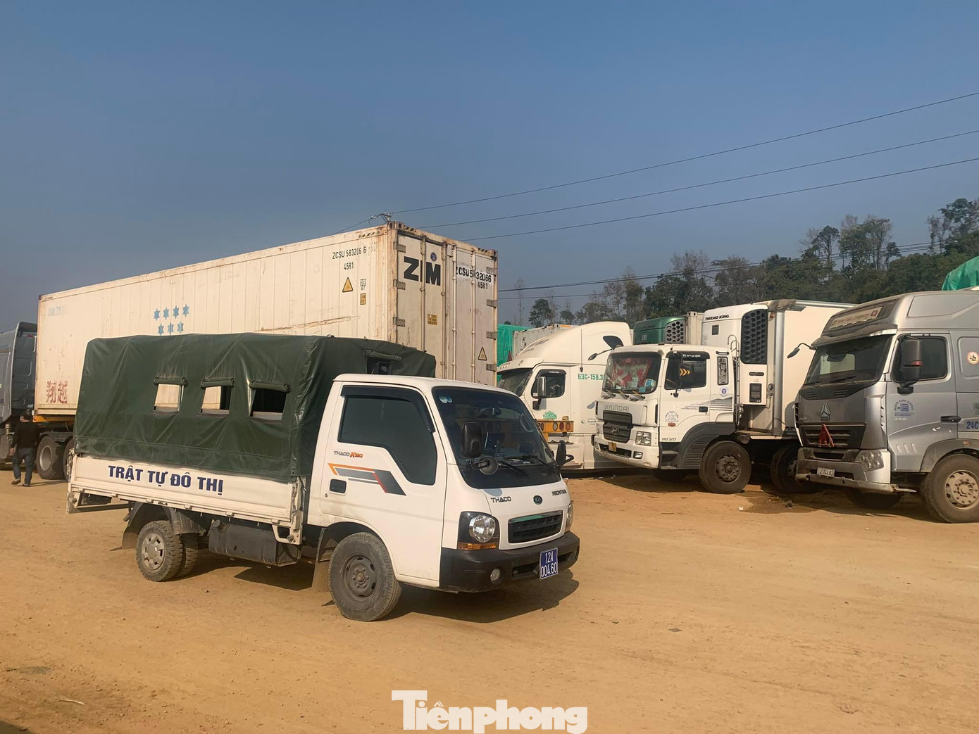 Đội quản lý trật tự đô thị Cao Lộc được giao nhiệm vụ bảo vệ trật tự tại bãi trung chuyển hàng hóa Bản Liếp và từ đây đã có hai cán bộ 'nhúng chàm" -Ảnh: Duy Chiến