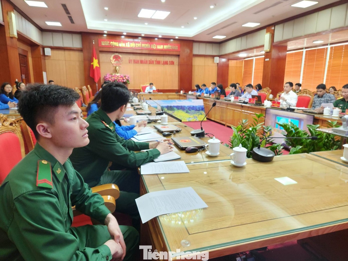 Binh nhất Trần Văn Tuấn - đoàn viên Chi đoàn Phòng Tham mưu Bộ Chỉ huy Biên phòng tỉnh Lạng Sơn xúc động tham gia Hội nghị đối thoại giữa Thủ tướng Chính phủ với thanh niên tại điểm cầu tỉnh Lạng Sơn. Ảnh: Duy Chiến Binh nhất Trần Văn Tuấn - đoàn viên Chi đoàn Phòng Tham mưu Bộ Chỉ huy Biên phòng tỉnh Lạng Sơn xúc động tham gia Hội nghị đối thoại giữa Thủ tướng Chính phủ với thanh niên tại điểm cầu tỉnh Lạng Sơn. Ảnh: Duy Chiến