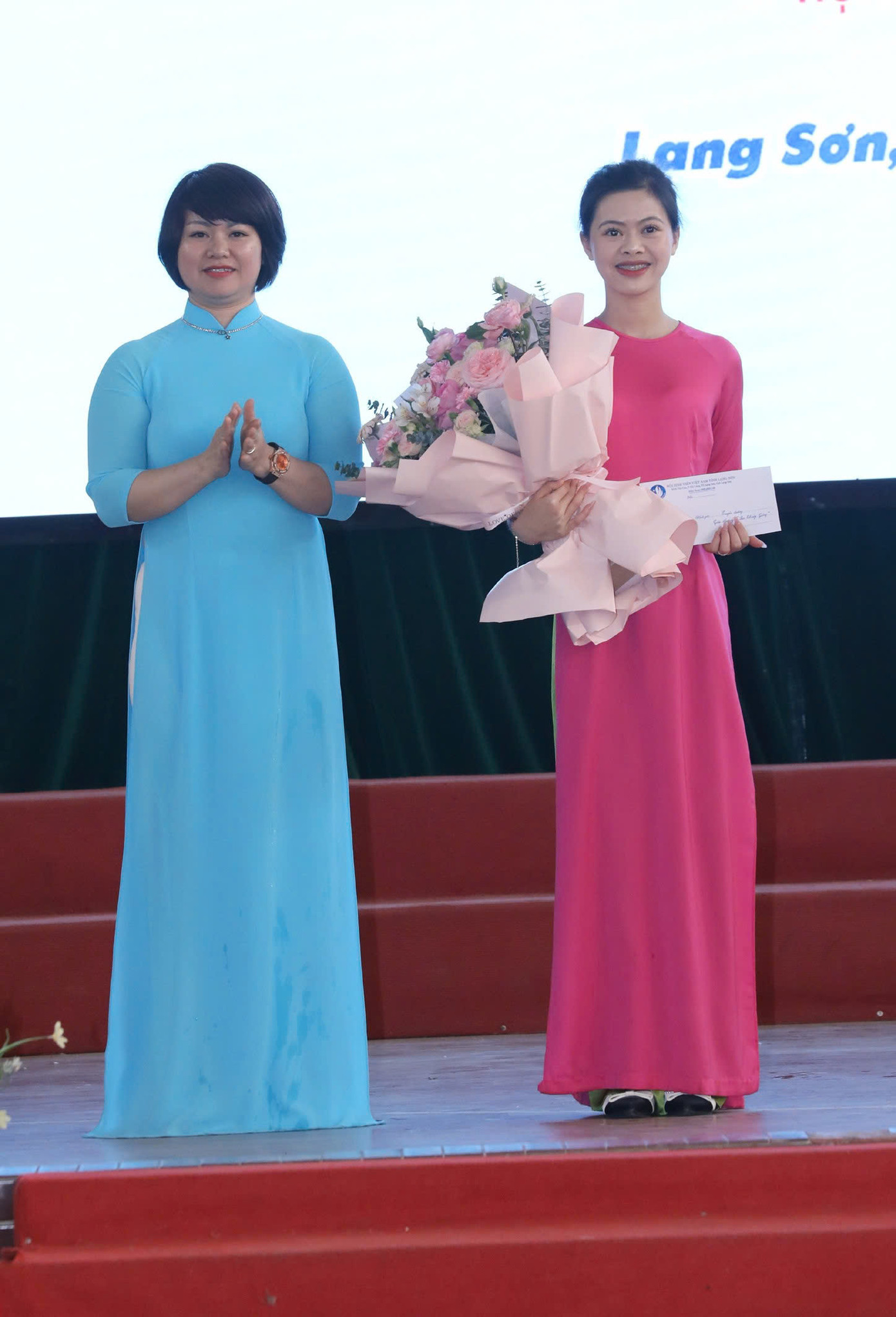 Vinh danh sinh viên đạt giải thưởng "Sao tháng Giêng" cấp Trung ương. Vinh danh sinh viên đạt giải thưởng "Sao tháng Giêng" cấp Trung ương.