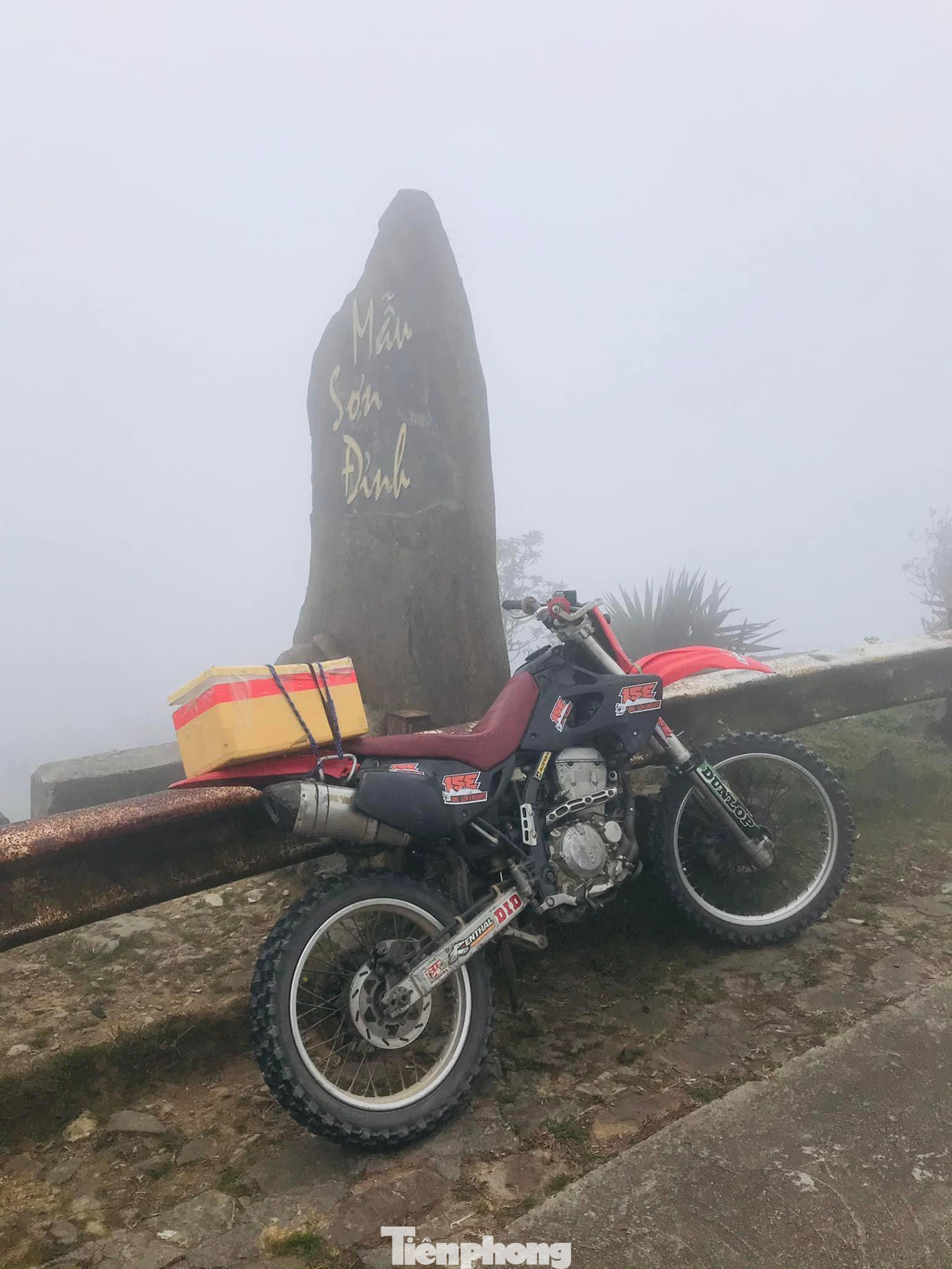 Hay tin, nhiều bạn trẻ ưa mạo hiểm đã lên đỉnh Mẫu Sơn chiêm nghiệm thiên nhiên kỳ thú -Ảnh: Lăng Huy