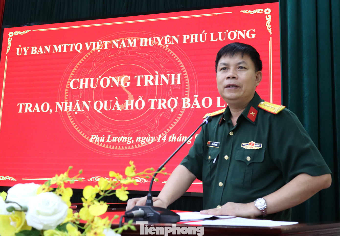 Đại tá Trần Viết Năng - Ủy viên Ban Thường vụ Trung ương Đoàn, Trưởng ban Thanh niên Quân đội chia sẻ những mất mát của địa phương và mong bà con sớm ổn định cuộc sống. Ảnh: Giang Nam Đại tá Trần Viết Năng - Ủy viên Ban Thường vụ Trung ương Đoàn, Trưởng ban Thanh niên Quân đội chia sẻ những mất mát của địa phương và mong bà con sớm ổn định cuộc sống. Ảnh: Giang Nam