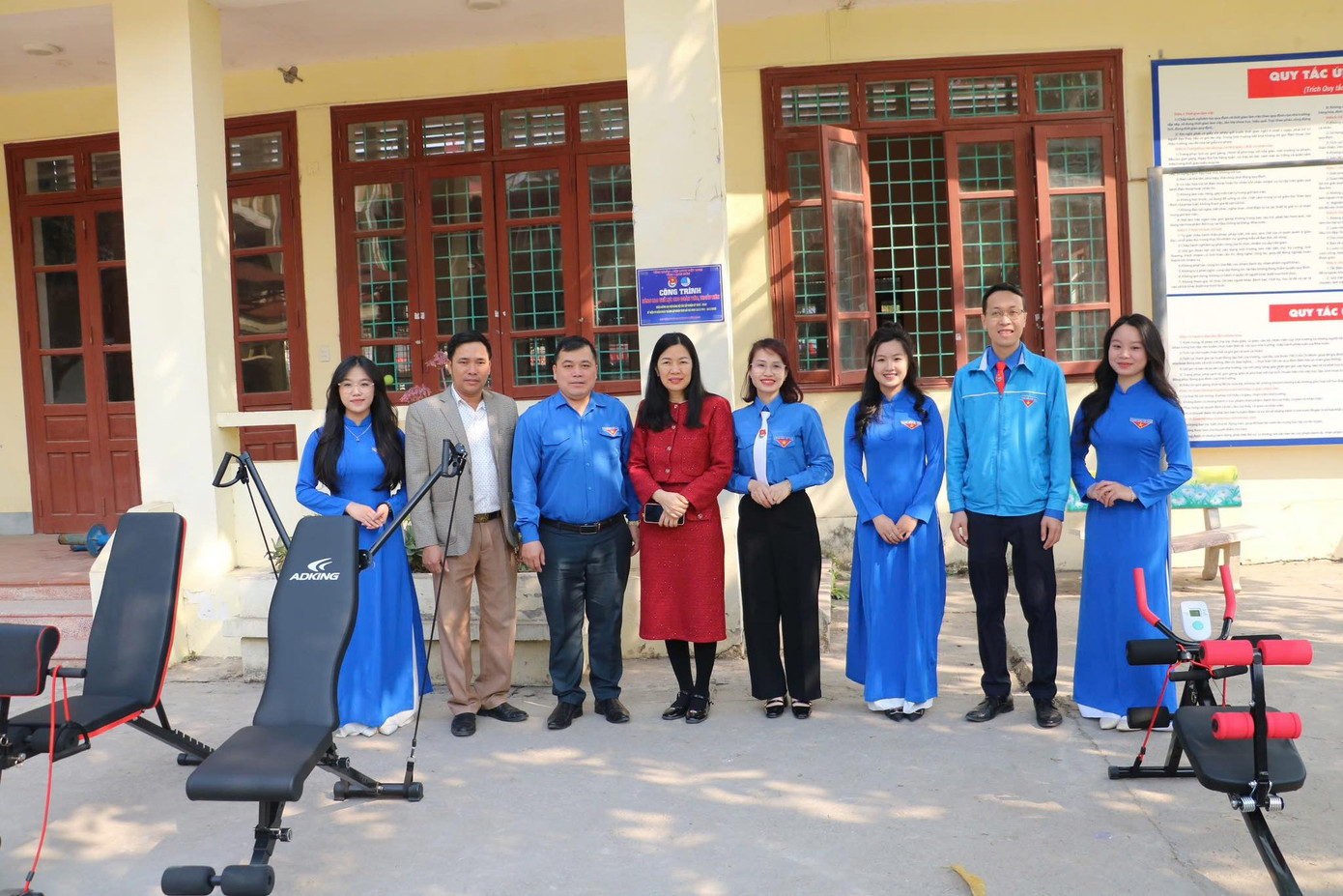 Tỉnh Đoàn Lạng Sơn đã trao tặng và khánh thành 1 công trình nâng cao thể lực cho đoàn viên, thanh niên; 10 suất học bổng tiếng Anh cho học sinh có thành tích tiêu biểu trong học tập và 10 suất quà cho học sinh có hoàn cảnh khó khăn.