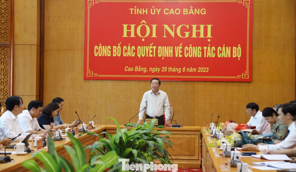 Bí thư Tỉnh ủy Cao Bằng Trần Hồng Minh phát biểu, giao nhiệm vụ. Ảnh: CB