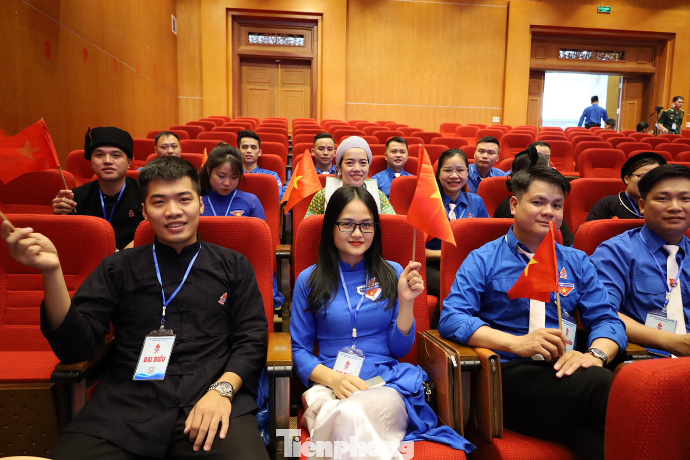 Hai chàng trai người Nùng và Tày tham dự Đại hội Đoàn tỉnh Cao Bằng - Ảnh: Duy Chiến Hai chàng trai người Nùng và Tày tham dự Đại hội Đoàn tỉnh Cao Bằng - Ảnh: Duy Chiến